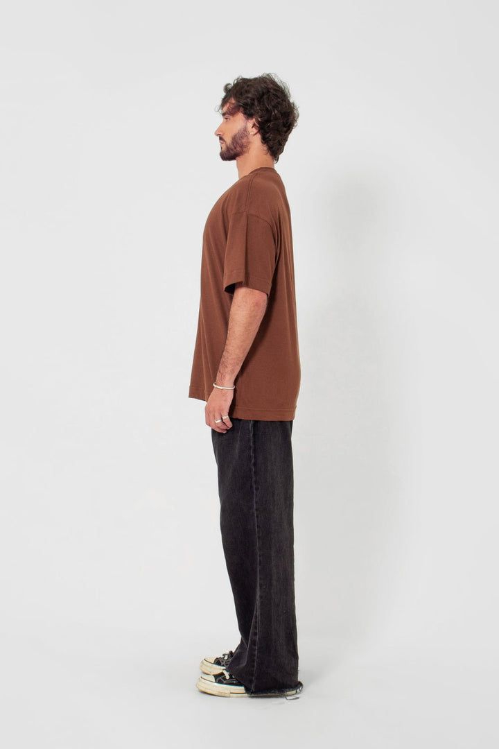 Camiseta Oversized Básica - Light in Chaos - Marrom - Urban Scars