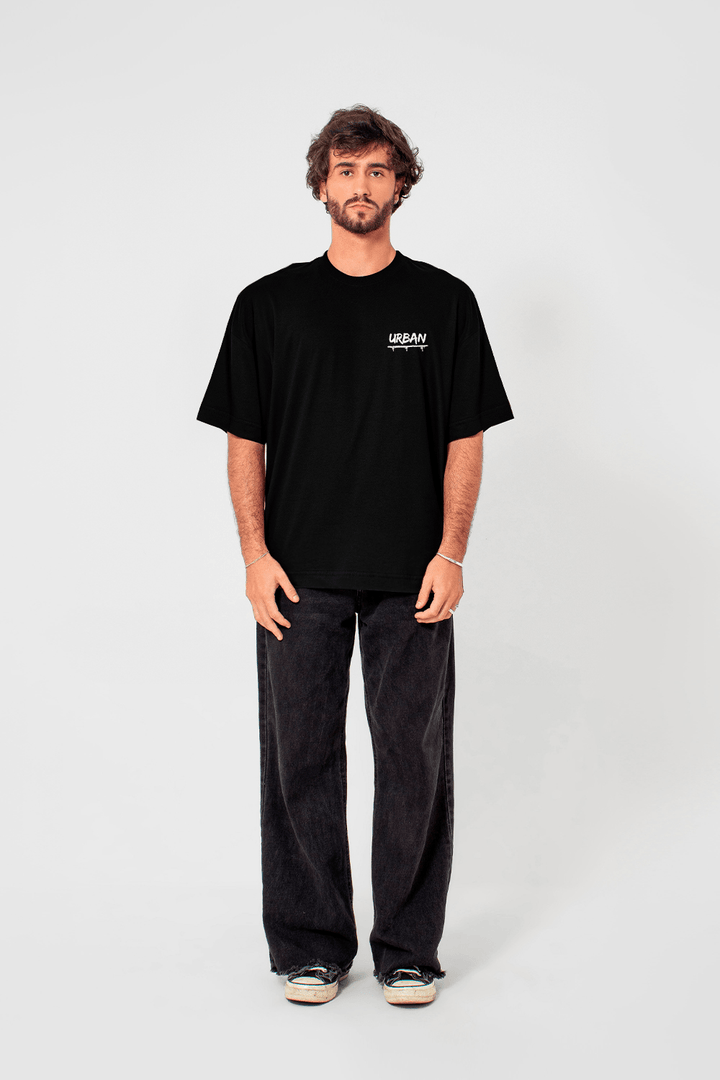 Camiseta Oversized Básica - Light in Chaos - Preta - Urban Scars
