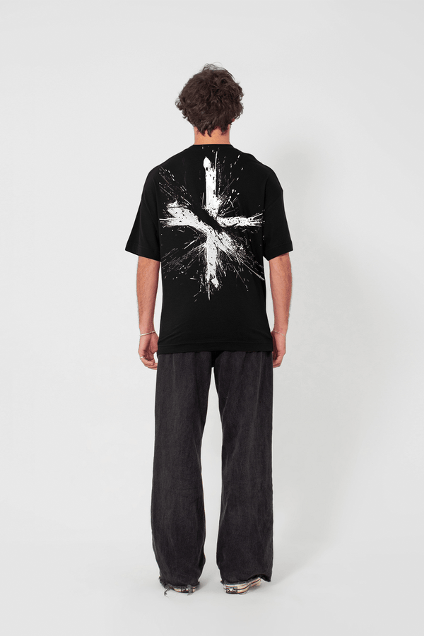 Camiseta Oversized Básica - Light in Chaos - Preta - Urban Scars