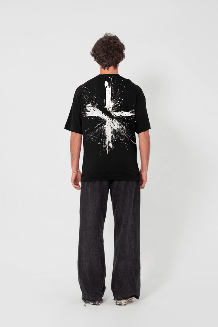 Camiseta Oversized Básica - Light in Chaos - Preta - Urban Scars